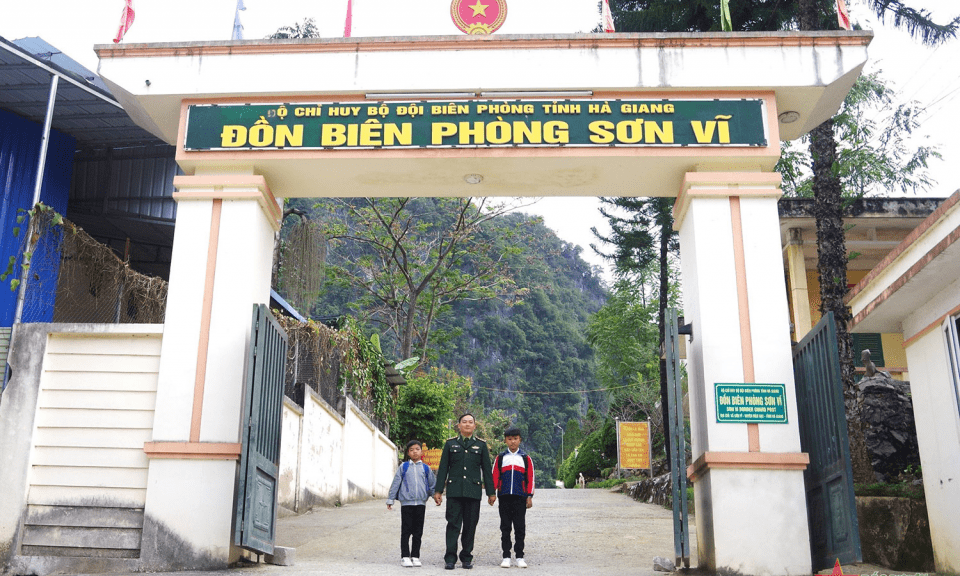 Bố nuôi Biên phòng – Điểm tựa của những đứa trẻ mồ côi miền biên cương Hà Giang